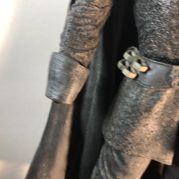 12” NECA V for Vendetta action figure (missing hands & daggers 🗡️ - Picture 5 of 12